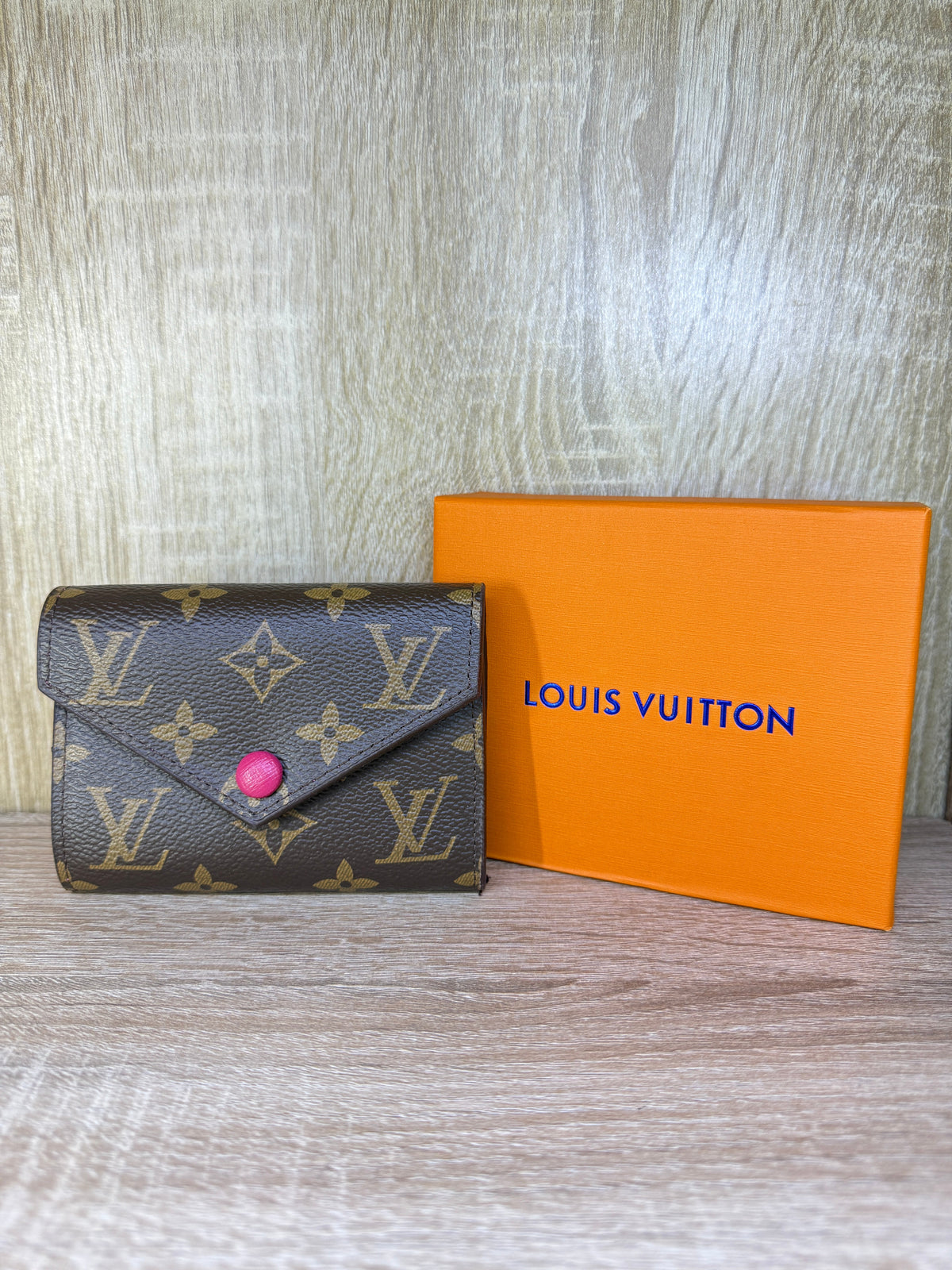 PORTE MONNAIE FEMMES LV V ROSE FUSHIA