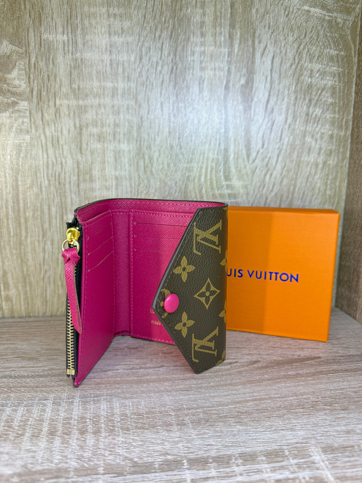 PORTE MONNAIE FEMMES LV V ROSE FUSHIA